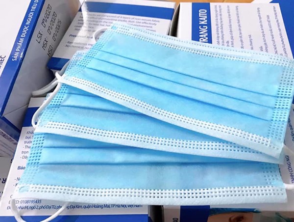 Phát hiện xe ô tô chở khẩu trang không rõ nguồn gốc