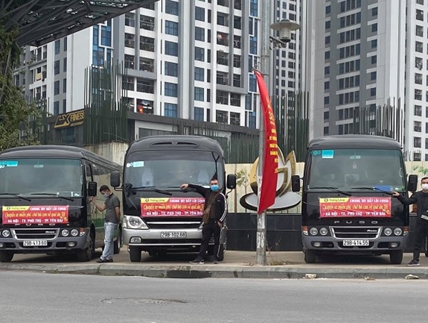 Ấm lòng chuyến xe chở bà con về quê ăn Tết