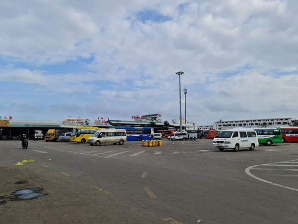 Quảng Ngãi: Dịch diễn biến phức tạp, khách ồ ạt trả vé xe