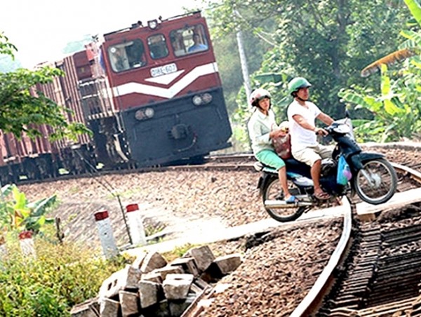 Tiếp tục nâng cấp, cải tạo đường ngang qua đường sắt