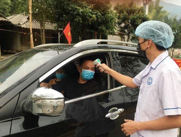 Ứng trực 24/7 đảm bảo giao thông và phòng, chống dịch Covid-19 dịp Tết