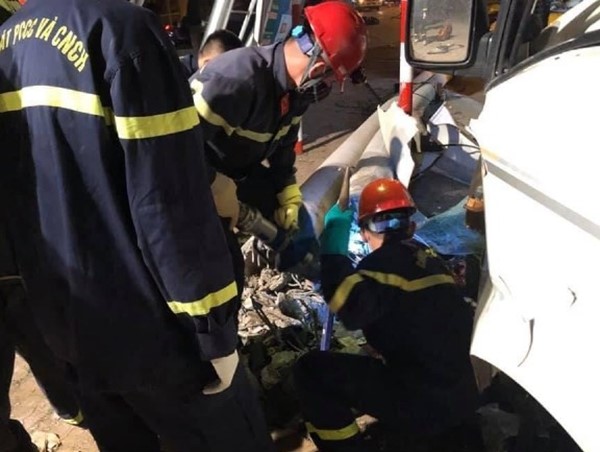 Tai nạn giao thông đặc biệt nghiêm trọng ở Nghệ An, 3 người tử vong