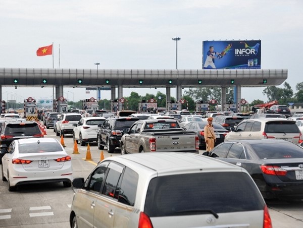 Trạm BOT phải xả nếu có ùn tắc kéo dài từ 700m trở lên