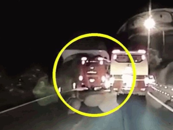 Xe khách vượt ẩu gây tai nạn trên đèo Bảo Lộc