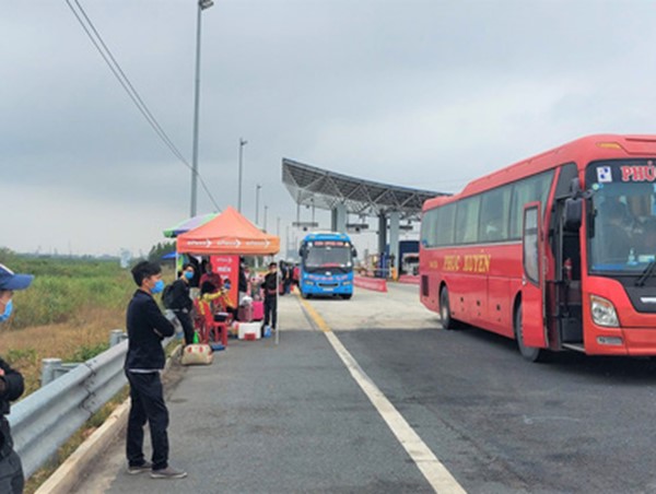 Quảng Ninh tiếp tục tạm dừng hoạt động vận tải khách liên tỉnh, mở cửa chợ Cái Rồng