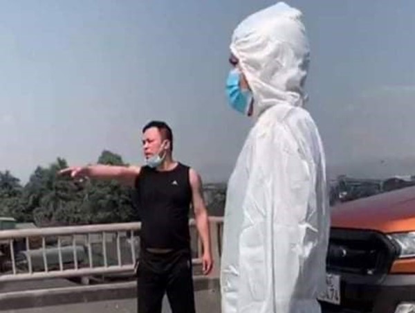 Quảng Ninh: Hành hung cảnh sát giao thông khi cố ý vượt chốt kiểm dịch