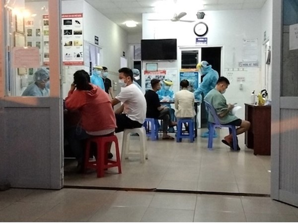 TP Hồ Chí Minh: Xét nghiệm tất cả nhân viên sân bay Tân Sơn Nhất trước khi đi làm