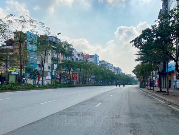 Hà Nội: Đường phố thưa vắng, giao thông êm thuận những ngày cuối năm Canh Tý