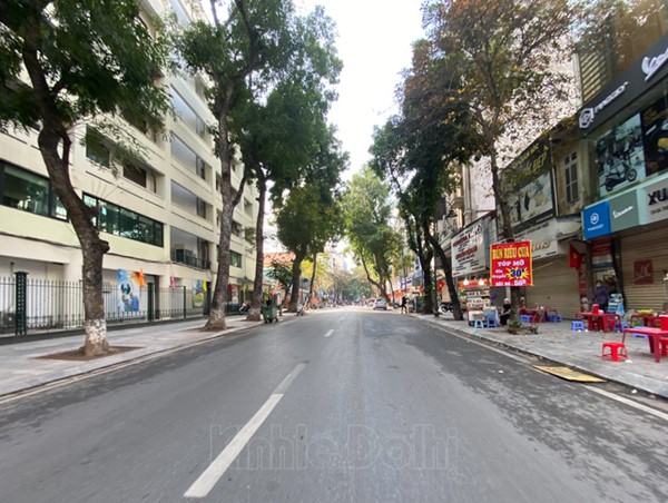 [Ảnh] Hà Nội: Đường phố thoáng đãng và yên bình trong sáng 30 Tết