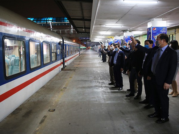 Chuyến tàu cuối cùng rời Hà Nội đêm 30 Tết