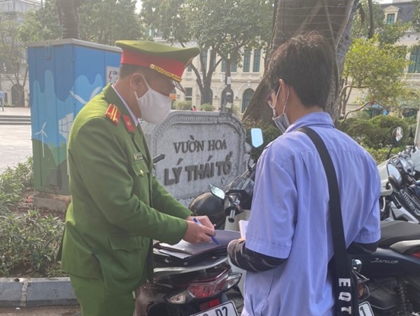 Quận Hoàn Kiếm: Phạt 15 triệu đồng đối với 5 bãi giữ xe trái phép