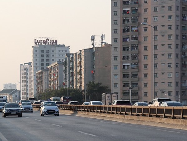 Chiều mùng 3 Tết Tân Sửu, nhiều phương tiện giao thông đổ về Hà Nội