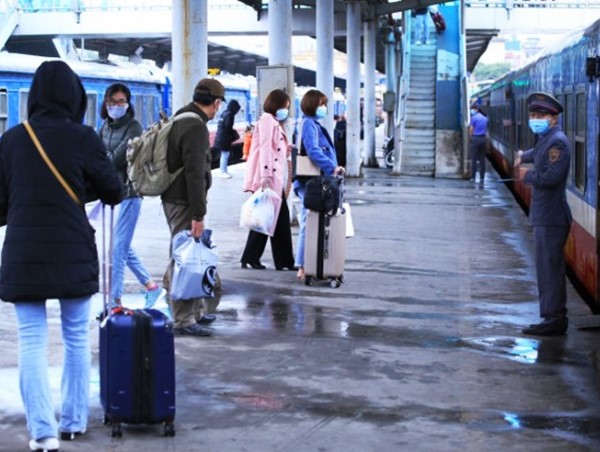 Hàng loạt chuyến tàu Tết ngừng hoạt động, khách đã mua vé phải làm sao?