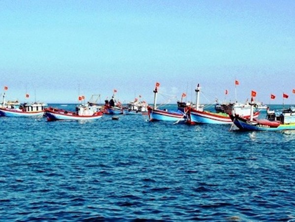 Gió mạnh giật cấp 8 đe doạ an toàn tàu thuyền trên biển