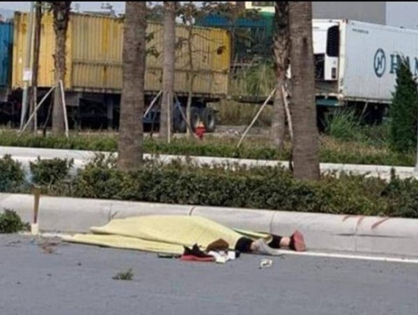 Xe máy đâm dải phân cách trên Quốc lộ 18A, 2 người thương vong