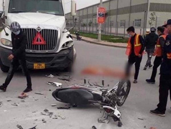 Tai nạn giao thông mới nhất ngày 16/2: Va chạm với xe container, bé trai 13 tuổi tử vong tại chỗ
