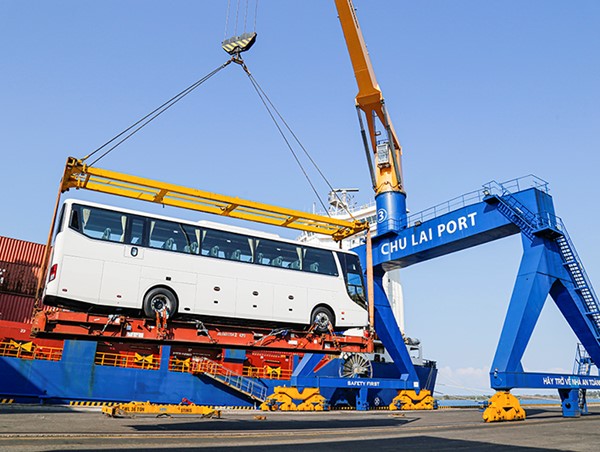 Đầu năm Tân Sửu, THACO xuất khẩu lô ô tô lớn chưa từng có