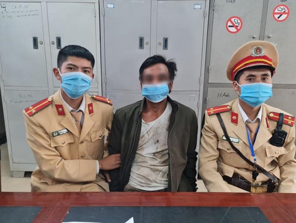 Bắc Giang: Tạm giam tài xế vi phạm, đập máy đo nồng độ cồn