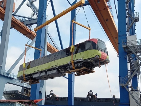 Đoàn tàu metro thứ ba đường sắt Nhổn - Ga Hà Nội đã về đến Việt Nam