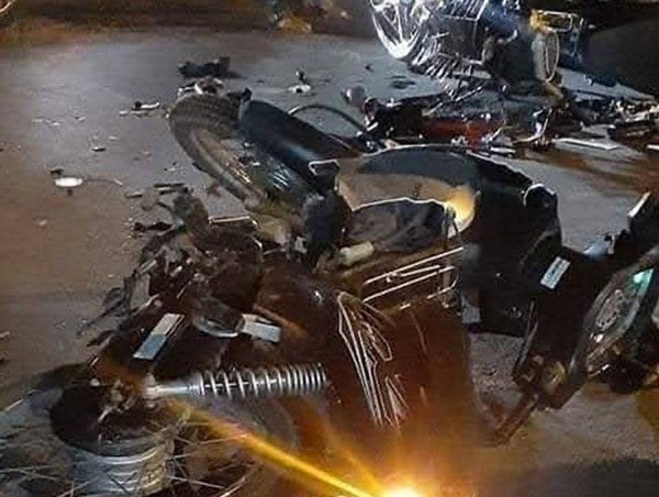 Hai xe máy đâm nhau với tốc độ cao, người chết, người nguy kịch