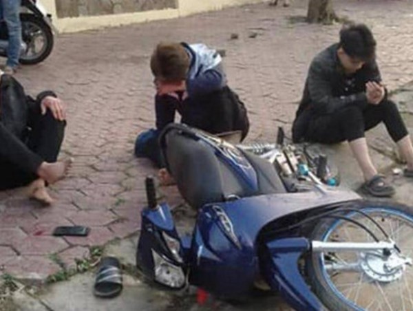 3 học sinh "thông chốt" đâm nguy kịch người đi đường ở Lào Cai