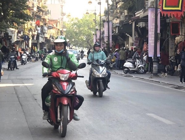 Xe ôm công nghệ chật vật mưu sinh