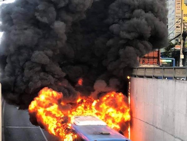 TP Hồ Chí Minh: Cháy xe buýt tại hầm chui An Sương