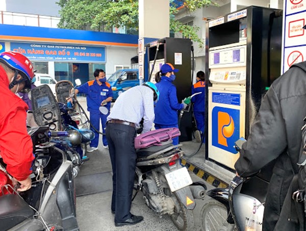 Ngày mai, giá xăng sẽ tăng?