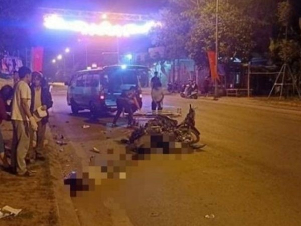 2 xe máy đối đầu trong đêm khiến 2 người tử vong