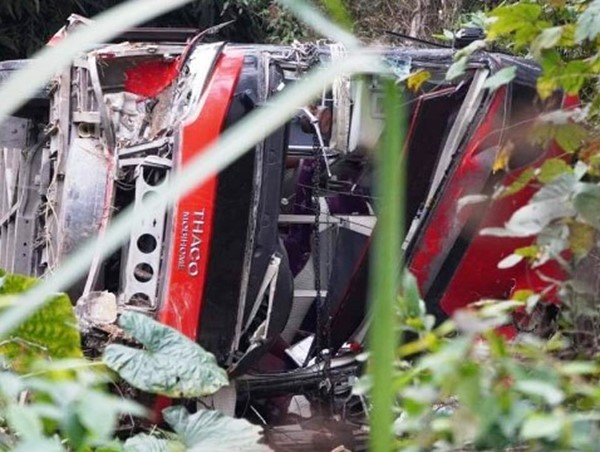 Tuyên Quang: Xe khách lao xuống vực, 2 người thương vong