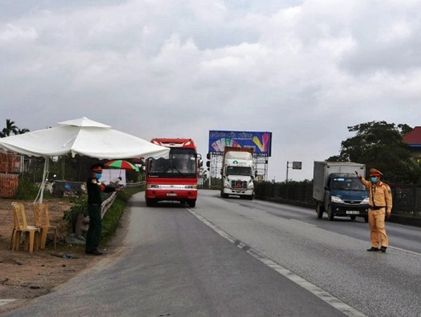 Tổng cục Đường bộ chỉ đạo khẩn về việc chở hàng qua chốt kiểm dịch trên Quốc lộ 18