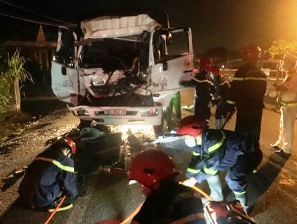 Tai nạn giao thông mới nhất hôm nay 28/2: Xe tải húc đuôi phương tiện dừng ven đường, 3 người thương vong