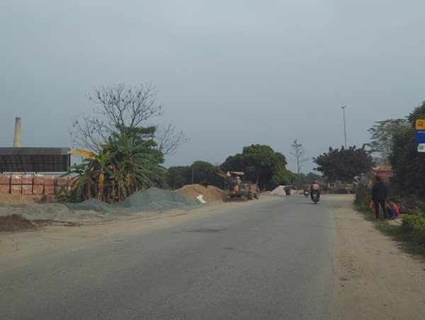 Biến mặt tỉnh lộ thành nơi buôn bán vật liệu xây dựng