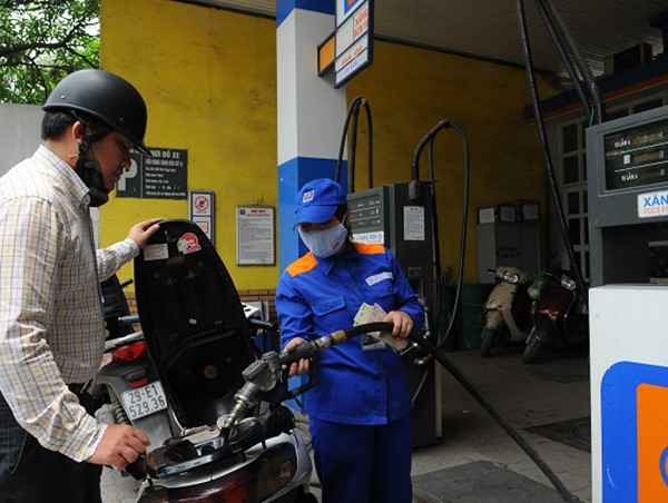 Xăng dầu tăng giá: Người dân, doanh nghiệp thêm nỗi lo