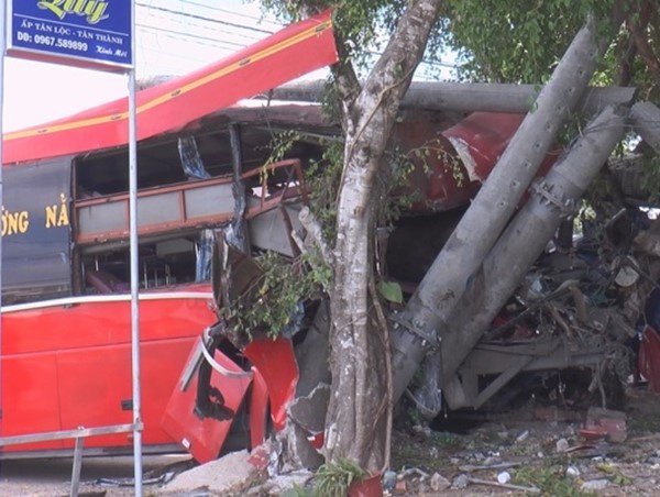 Tai nạn giao thông mới nhất hôm nay 1/3: Ô tô khách tông xe đạp, 7 người thương vong