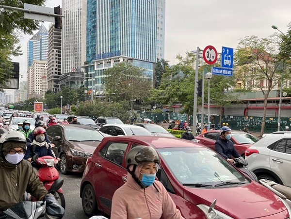 Giao thông ngày đầu học sinh quay lại trường sau nghỉ Tết: Nơi ùn ứ, nơi thông thoáng