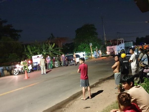 Tông trực diện xe đầu kéo, 2 thanh niên đi xe máy tử vong