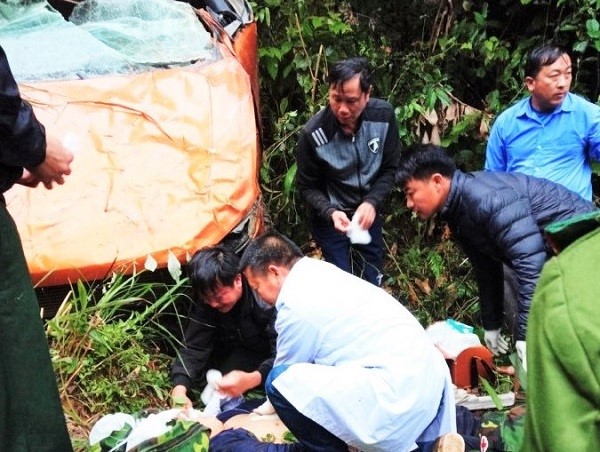 Nghệ An: Xe ô tô lao xuống vực sâu, 3 người thương vong