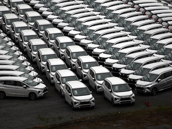 Xe nhập nguyên chiếc trong tháng 2 sụt giảm