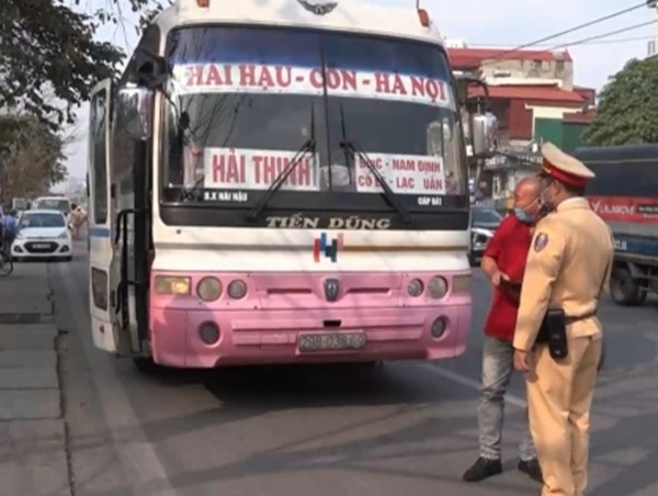 Duy trì kiểm tra, xử lý xe khách trong dịp đầu năm