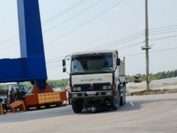 Tai nạn giao thông mới nhất hôm nay 6/3: Xe máy va chạm xe tải, nam tài xế tử vong tại chỗ