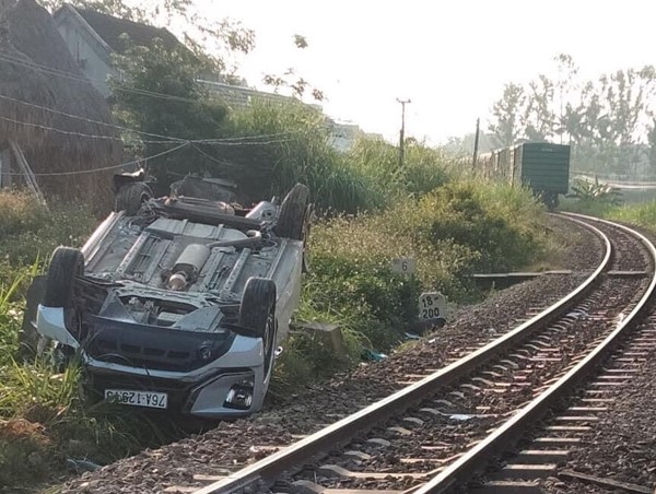 Khoảnh khắc vụ tai nạn đường sắt 3 người thương vong ở Quảng Ngãi