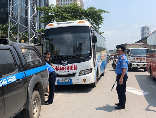 Tước 16 phù hiệu xe vận tải hành khách trong 2 tháng đầu năm 2021