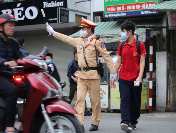 Hưởng ứng mô hình Cổng trường học an toàn giao thông tại quận Ba Đình