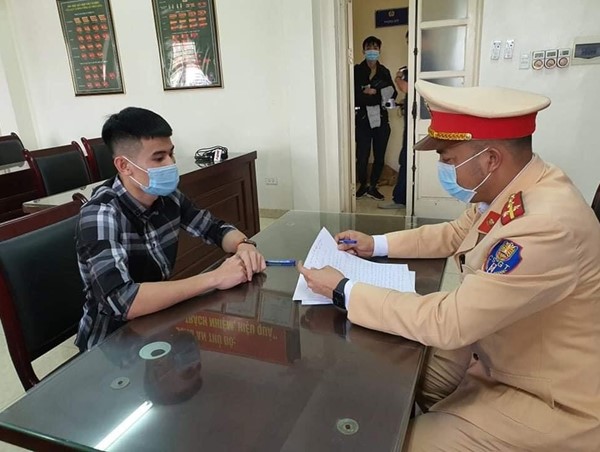 Hà Nội: Đã xác định được tài xế phóng xe phân khối lớn gần 300km/h trên Đại lộ Thăng Long