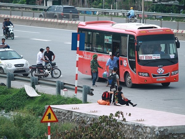 Xử lý xe “dù” bến “cóc”: Phân định rõ trách nhiệm