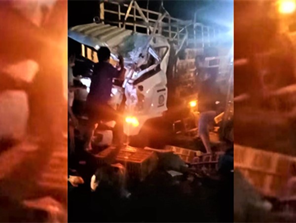 Xe tải lật trên đường Hồ Chí Minh, hai người tử vong