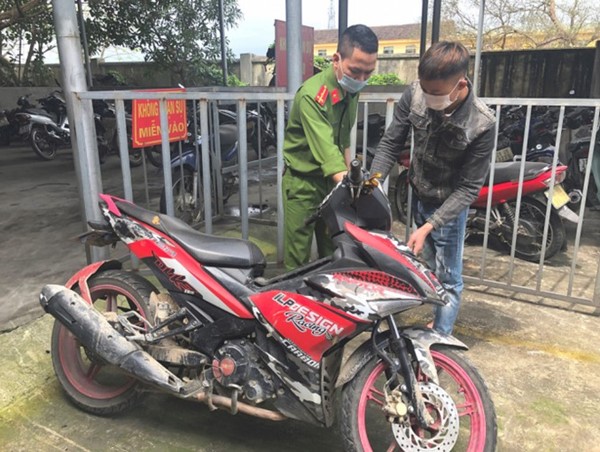 Nam thanh niên điều khiển xe máy tông cụ bà tử vong rồi bỏ chạy