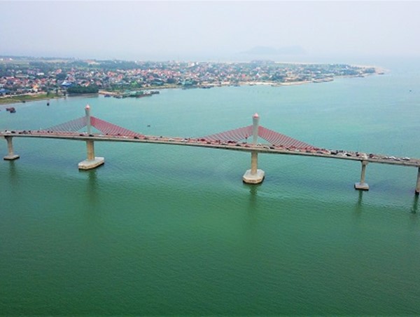 Thông xe cầu Cửa Hội nối Nghệ An với Hà Tĩnh