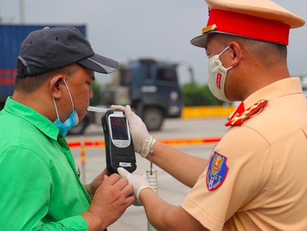 Cảnh sát giao thông ra quân kiểm soát, xử lý vi phạm nồng độ cồn từ ngày mai, 15/3